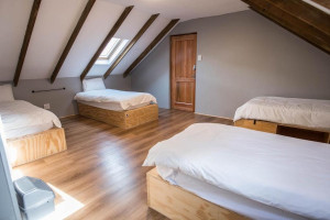  Vacation Hub International | Atlantic Point Backpackers Room