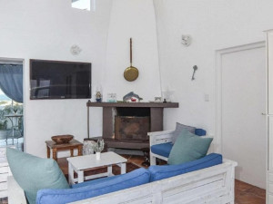  Vacation Hub International | Whale Tale Beach House Room