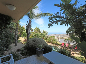  Vacation Hub International | Summer Tides Pool Side Room