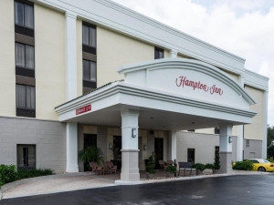  Vacation Hub International | Hampton Inn Boca Raton Room