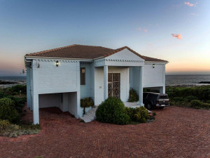  Vacation Hub International | Gansbaai Accomodation Room