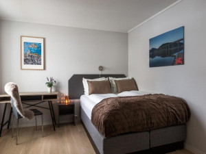  Vacation Hub International | Enter Viking Hotel Room