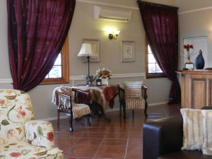  Vacation Hub International | Mount Currie Inn Room