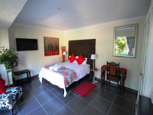  Vacation Hub International | House on Morninghill Room