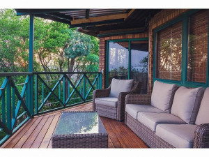  Vacation Hub International | Cussonia Country Home Room