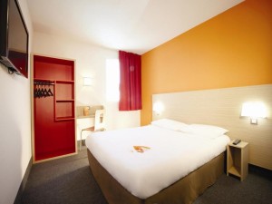  Vacation Hub International | Première Classe Istres Room