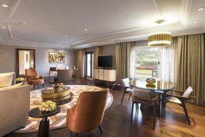  Vacation Hub International | Taj Palace Room