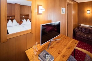  Vacation Hub International | Hotel Continental Room