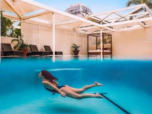  Vacation Hub International | Pullman Reef Hotel Casino Room