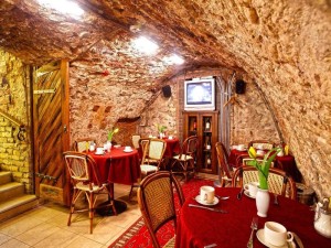  Vacation Hub International | Boutique Hotel Monte Kristo Room