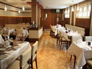  Vacation Hub International | Hibernian Hotel & Leisure Centre Room