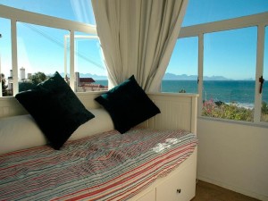  Vacation Hub International | Blue On Blue Bed and Breakfast Room