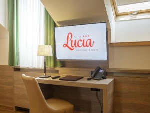  Vacation Hub International | Hotel Lucia Room