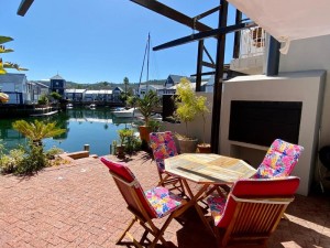  Vacation Hub International | 42 Spinnaker, The Quays Room