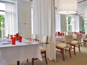  Vacation Hub International | Pullman Miami Airport Room