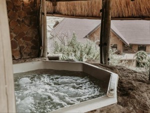  Vacation Hub International | Mambakloof Country Estate Room