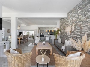  Vacation Hub International | Endless Summer Beach House Room