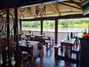  Vacation Hub International | Kedu River Lodge & Toscan River Estate Room