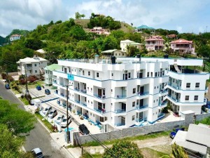  Vacation Hub International | Blue Star Apartments & Hotel Room