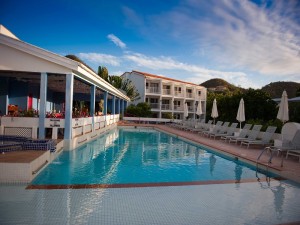  Vacation Hub International | ALLAMANDA BEACH HOTEL Room
