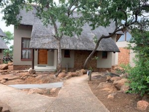 Vacation Hub International | Eclectic Safari Lodge Room