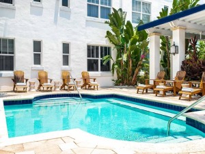  Vacation Hub International | Blue Moon Hotel Room