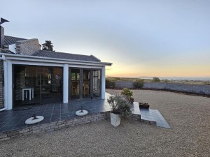  Vacation Hub International | The Dutch Corner house Room