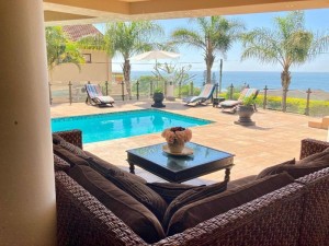  Vacation Hub International | Villa Moncharê Room