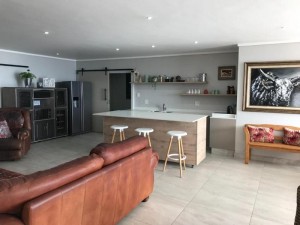  Vacation Hub International | 80 on Rodger Room