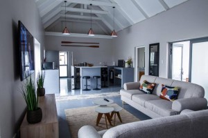  Vacation Hub International | Karibu Room