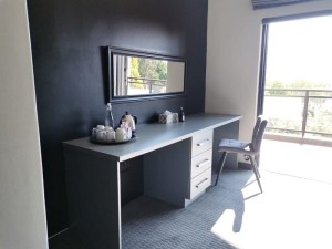  Vacation Hub International | The Raz Room