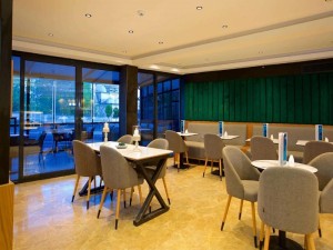  Vacation Hub International | Istanbul New Airport Hotel Trademark Collection by Wyndham Room