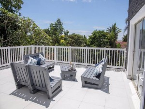  Vacation Hub International | Modern Luxury Beach House Room