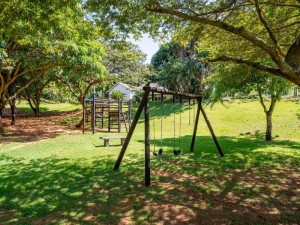  Vacation Hub International | 17 Malibu, Beverly Hills Estate Room