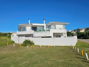  Vacation Hub International | Point Villa Room
