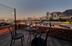  Vacation Hub International | Chic, Easy De Waterkant with mountain views! No power outag Room