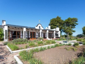  Vacation Hub International | Dunkes Organic Equestrian Estate Room
