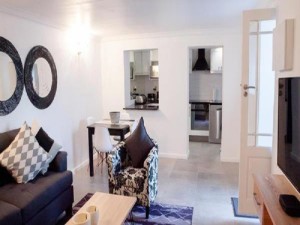  Vacation Hub International | 1926 Self Catering Room
