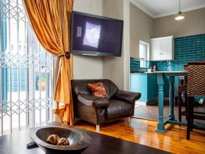  Vacation Hub International | Blue Yellow Door Home Room