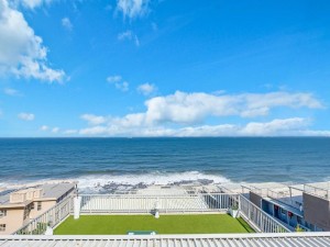  Vacation Hub International | Luxury Seaside Apartment Room