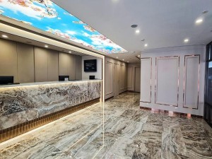  Vacation Hub International | Hotel 81 Palace - NEWLY RENOVATED Room