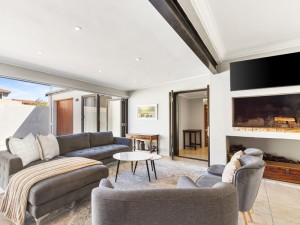  Vacation Hub International | 8 on Nivenia Room