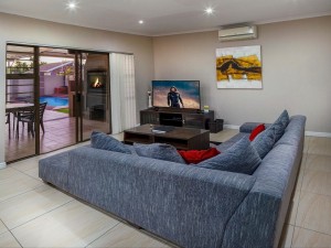  Vacation Hub International | B.R.O. Homes and Villas Room