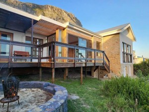  Vacation Hub International | Jock's Bay View Room