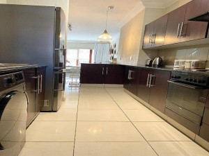  Vacation Hub International | Two bedroom apartment in Sandton 2,5km from Sandton city Room