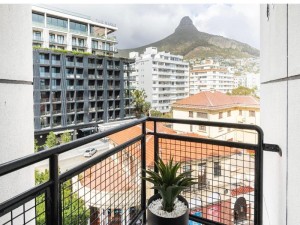  Vacation Hub International | The little Flamingo Room