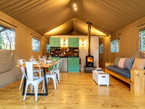  Vacation Hub International | AfriCamps Champagne Valley Room