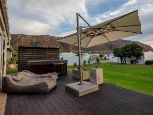  Vacation Hub International | Beachwood Cottage Room