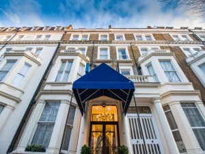  Vacation Hub International | London Town Hotel Room