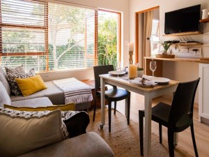  Vacation Hub International | Treehouse at Theebos Room